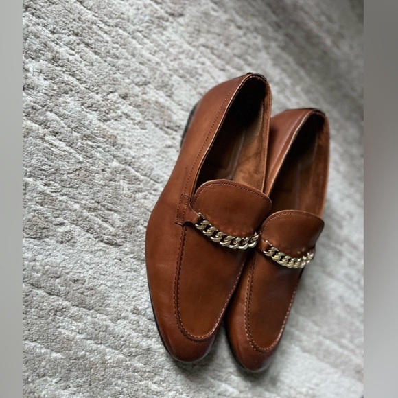 Aldo Sleek Tan color Loafers with chain detail Sz 10 - Picture 2 of 9